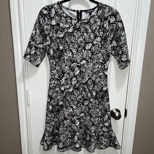 Express Black & White Snakeskin Print Dress with Ruffled/Flared Hemline Size 4